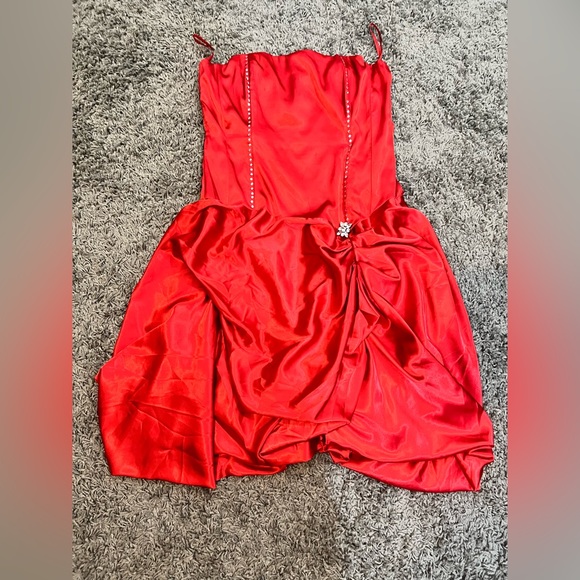 Red satin Christmas mini dress - Picture 4 of 4